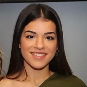 Tania, Niñera o canguro en Toro
