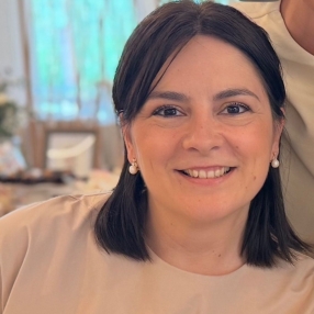 Angela Paola, Niñera o canguro en València