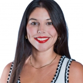 Isabel, Niñera o canguro en Tías