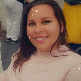 Loli, Niñera o canguro en Manzanilla