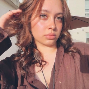 Ariana, Babysitter in Negreira
