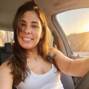 María Victoria, Niñera o canguro en Llanera