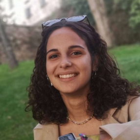 Estefanía, Babysitter in Miño