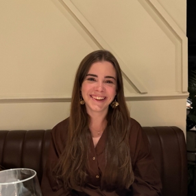 Uxia, Niñera o canguro en Cangas