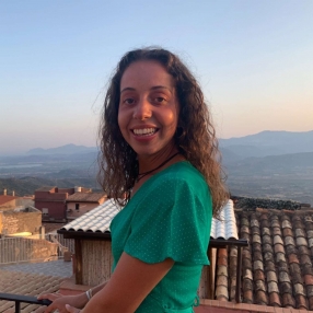 Núria, Niñera o canguro en Cabrils