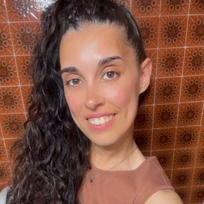 Melanye, Babysitter in Vilanova i la Geltrú