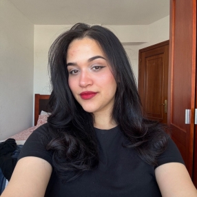 Sarra, Babysitter in La Coruña