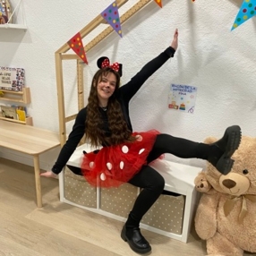 Itziar, Niñera o canguro en València