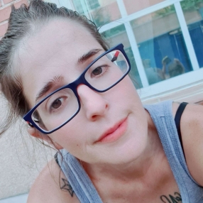 Nadia, Niñera o canguro en Alovera