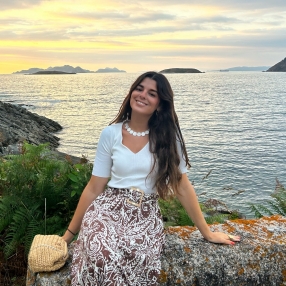 Isabel, Niñera o canguro en Islantilla
