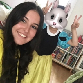 Luna, Babysitter in Madrid