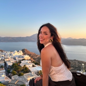Ariadna, Babysitter in Argentona