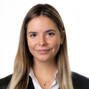 carmen, Babysitter in el Prat de Llobregat