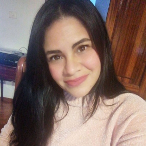 Mayra Alejandra, Babysitter in O Carballiño