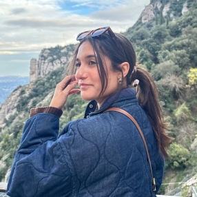 Júlia, Niñera o canguro en Olot