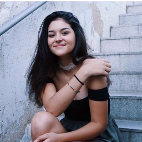 Ariadna, Babysitter in Sabadell