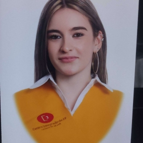 Noemi, Niñera o canguro en Hervás