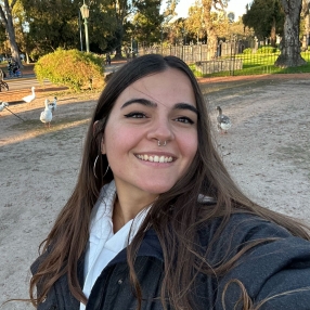 Ariadna, Niñera o canguro en Alella