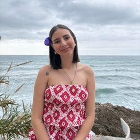 Verónica, Babysitter in Noia