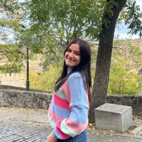Isabel, Babysitter in Segovia
