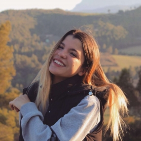 Claudia, Niñera o canguro en Castellgalí