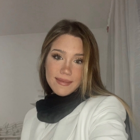 Alicia, Niñera o canguro en La Rambla