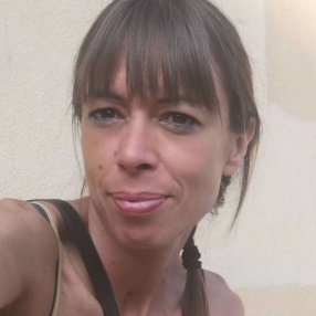 ESMERALDA, Niñera o canguro en Tolosa