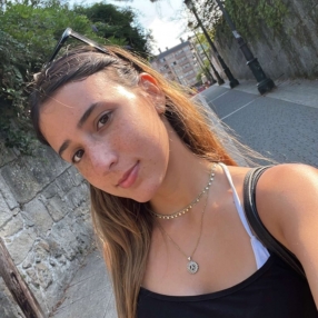 Ainhoa, Niñera o canguro en A Florida