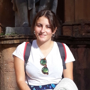 Yolanda, Babysitter in Pontedeume
