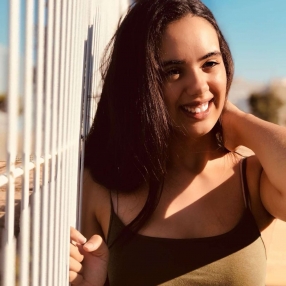 Nadiinne, Niñera o canguro en Monserrat