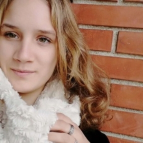 Alexandra , Niñera o canguro en Palau-saverdera