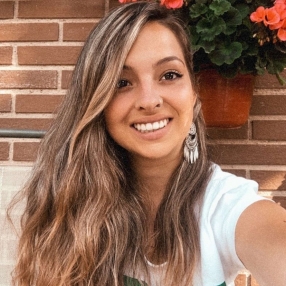 Aroa, Babysitter in Aguilar de Campoó