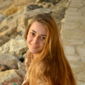 Irati, Babysitter in Barañáin