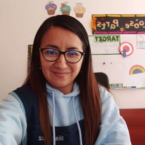 Luz, Babysitter in Zamora