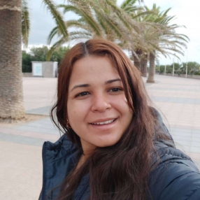 Karen, Babysitter in Almenara