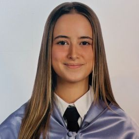 Carlota, Niñera o canguro en O Milladoiro