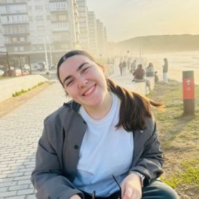 Carlota, Niñera o canguro en Castrillón