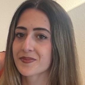 Sira, Babysitter in Montmeló