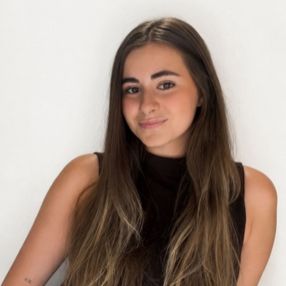 Adriana, Niñera o canguro en Cocentaina