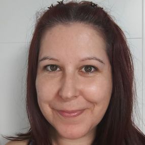 Sara, Niñera o canguro en Irun
