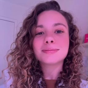 Luana, Babysitter in Pamplona