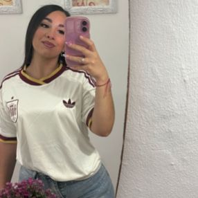 Nahiara, Niñera o canguro en Jun