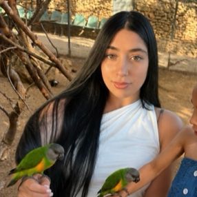 Yezenia, Niñera o canguro en Alcalá del Río