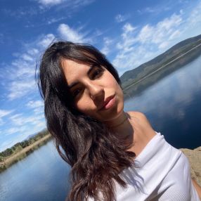 Aroa, Niñera o canguro en Hervás