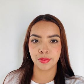 Valentina, Niñera o canguro en Redondela