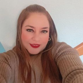 Yamile, Niñera o canguro en Catral