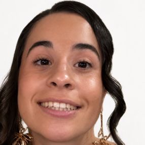 Miriam, Niñera o canguro en Palomares del Río