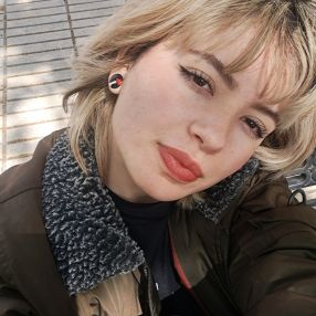 Yuri, Niñera o canguro en Valdebótoa