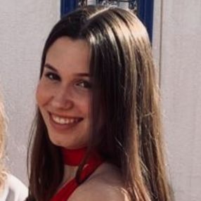 Júlia, Niñera o canguro en Villanueva del Ariscal
