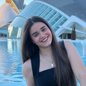 Melisa, Niñera o canguro en Silla